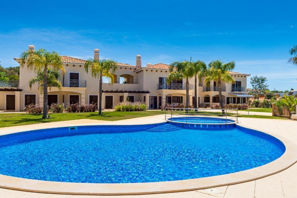 Villa Cascata, 3 Bedroom, Pool, Close To Olhos De Agua
